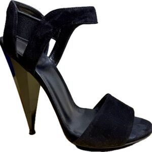Gucci Women's Elegant Black Heels